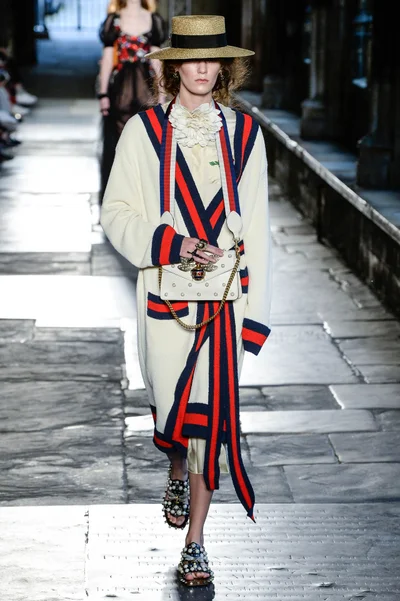 Look 24